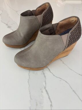 Dr Scholl’s Women's Gray Wedge Ankle Booties - Stylish Slip-On Comfort